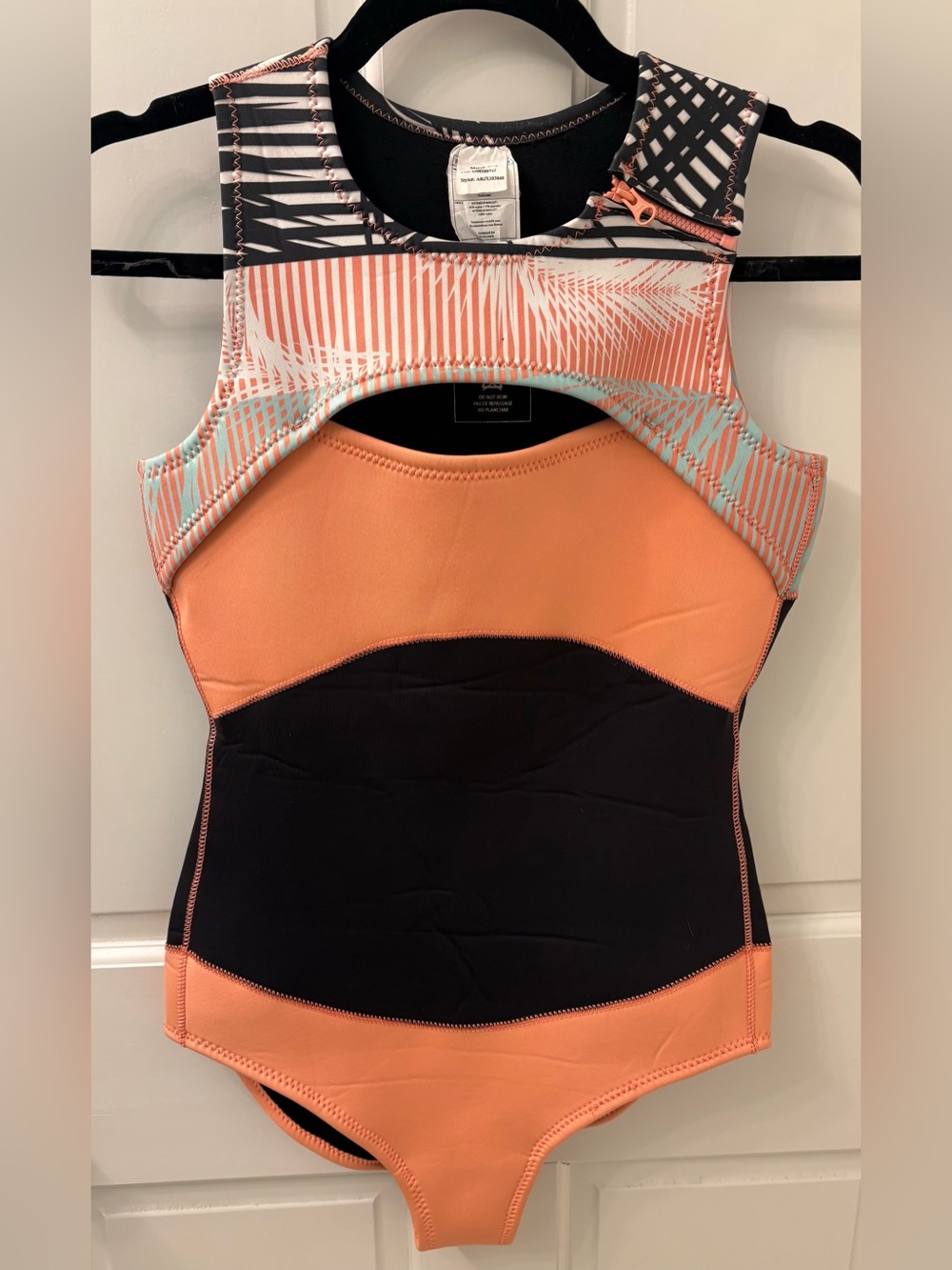 Roxy women’s neoprene sleeveless wetsuit surf suit one piece peach black Sz L